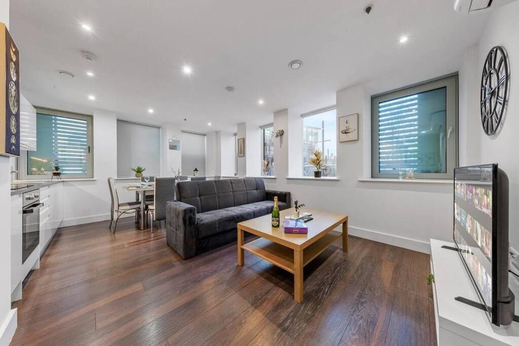 Sleep 7 20 Mins From London Waterloo Bp65 Apartment Exterior photo